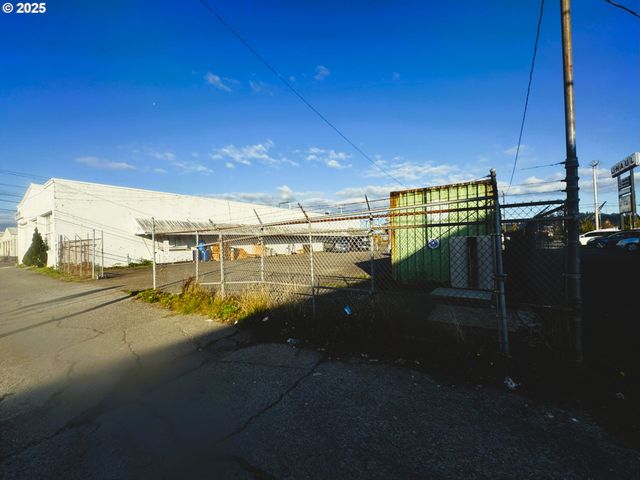 705 S BROADWAY, Coos Bay, OR 97420