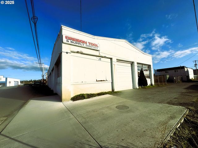 705 S BROADWAY, Coos Bay, OR 97420