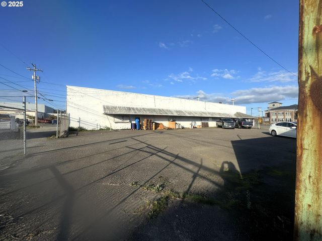 705 S BROADWAY, Coos Bay, OR 97420
