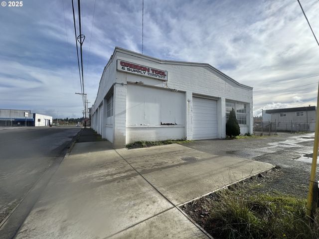 705 S BROADWAY, Coos Bay, OR 97420