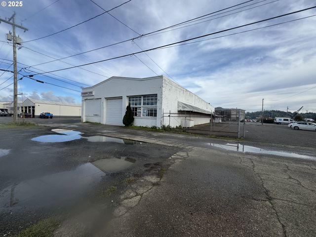 705 S BROADWAY, Coos Bay, OR 97420