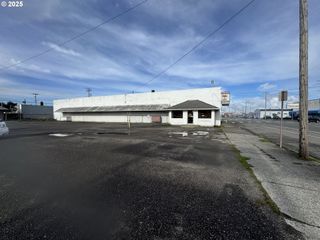 705 S BROADWAY, Coos Bay, OR 97420