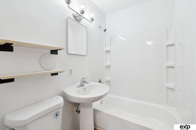 3355 N 40 Avenue, Omaha, NE 68111