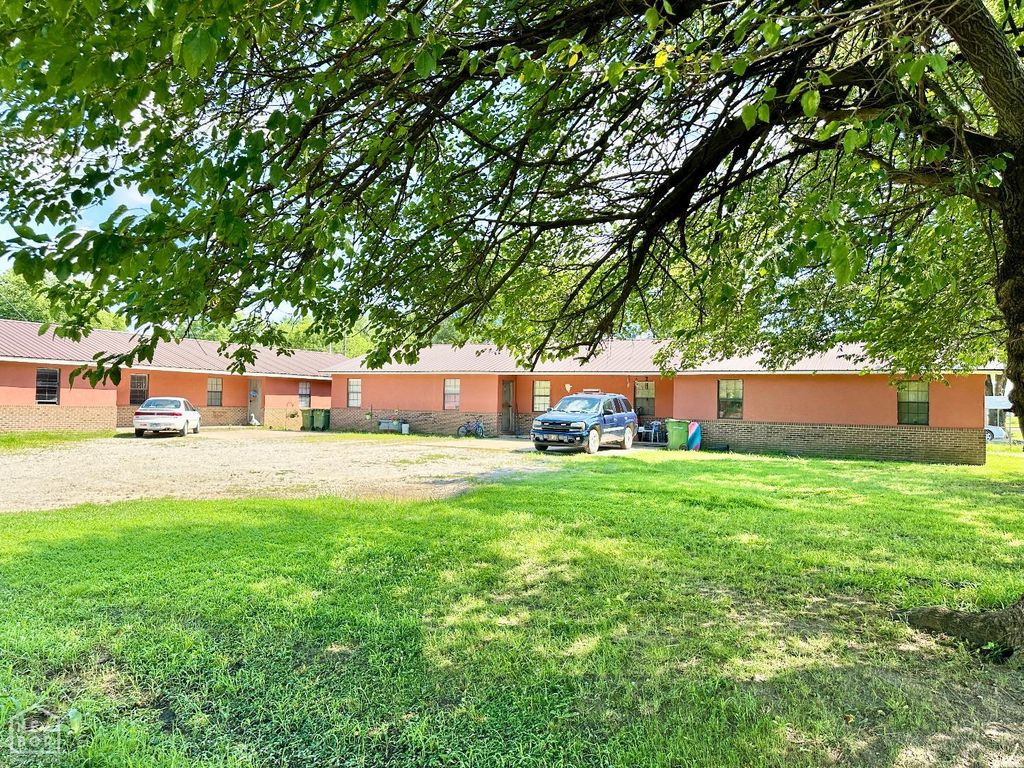 208 NE 2nd Street, Hoxie, AR 72433