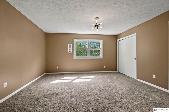 3710 N 40th Street, Lincoln, NE 68504
