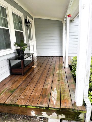 828 Robinson Road, La Porte, TX 77571