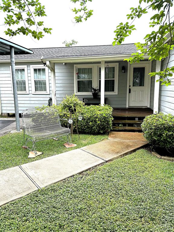 828 Robinson Road, La Porte, TX 77571