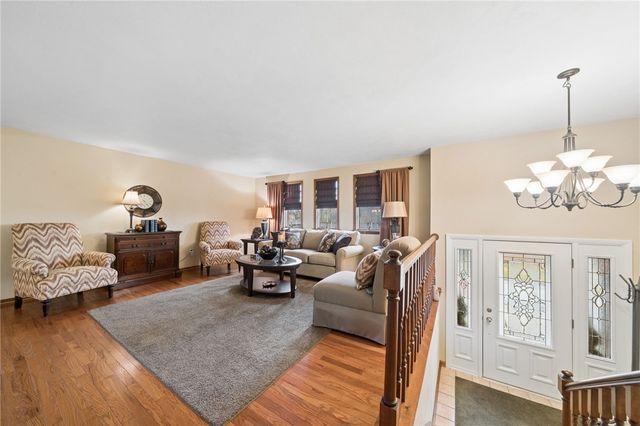 113 Skyview Dr, Penn Twp, PA 15644