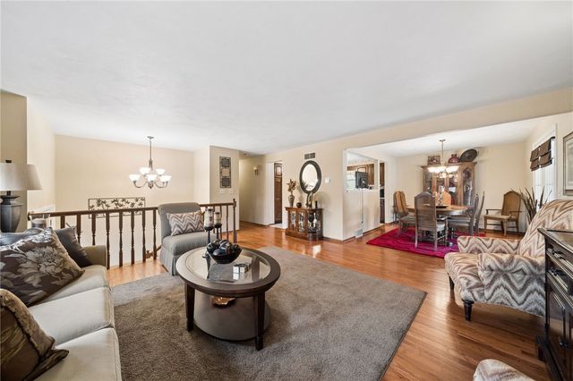 113 Skyview Dr, Penn Twp, PA 15644