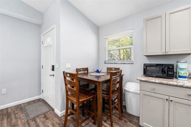 2256 W UNIVERSITY AVENUE, Gainesville, FL 32603