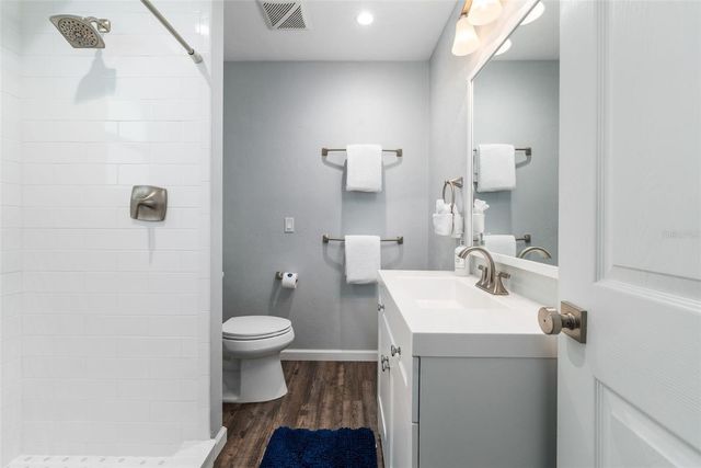 2256 W UNIVERSITY AVENUE, Gainesville, FL 32603