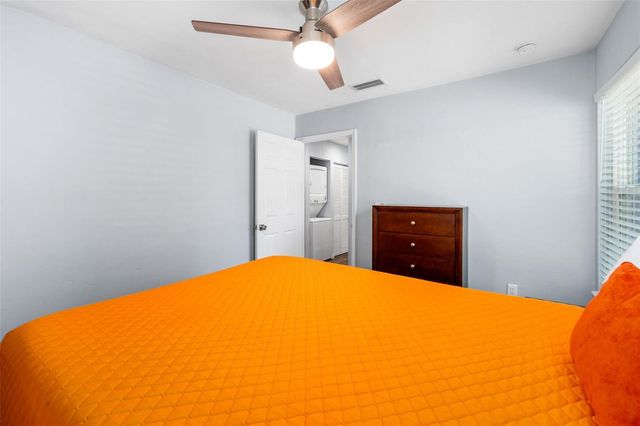 2256 W UNIVERSITY AVENUE, Gainesville, FL 32603