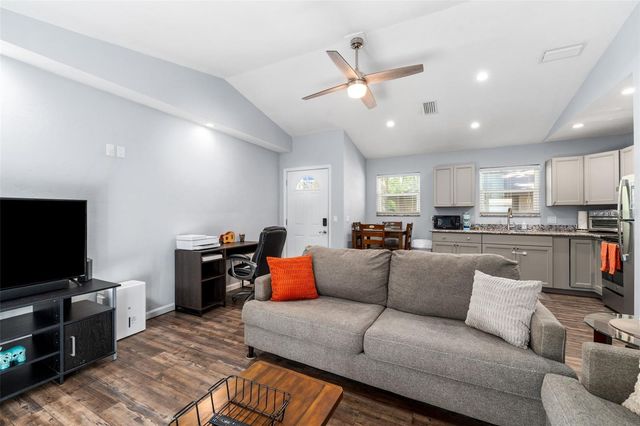 2256 W UNIVERSITY AVENUE, Gainesville, FL 32603