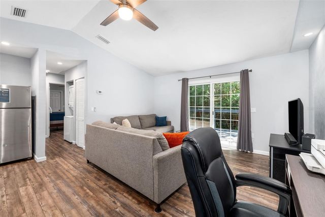 2256 W UNIVERSITY AVENUE, Gainesville, FL 32603