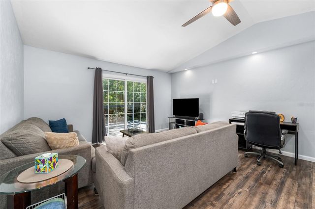 2256 W UNIVERSITY AVENUE, Gainesville, FL 32603