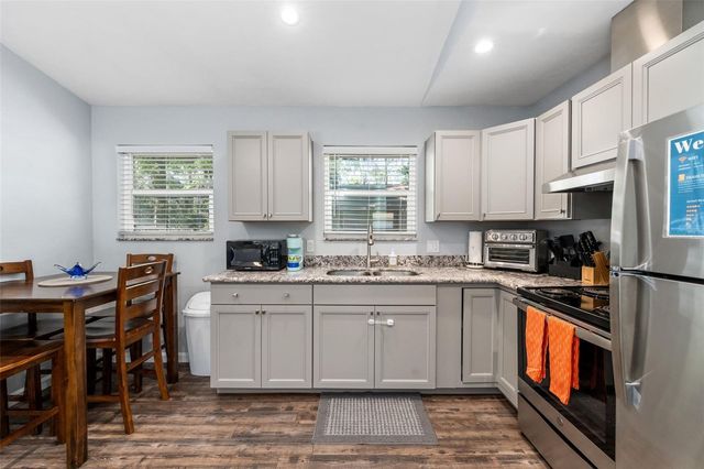 2256 W UNIVERSITY AVENUE, Gainesville, FL 32603