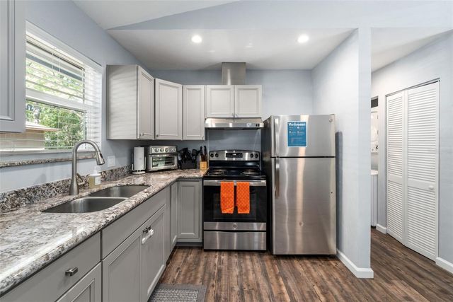 2256 W UNIVERSITY AVENUE, Gainesville, FL 32603