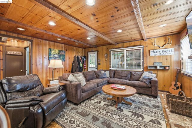 22334 Twain Harte Drive, Twain Harte, CA 95383