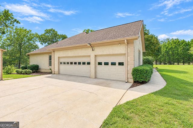 415 W McIntosh Road, Brooks, GA 30205