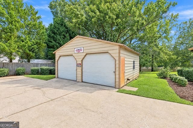 415 W McIntosh Road, Brooks, GA 30205