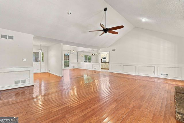 415 W McIntosh Road, Brooks, GA 30205