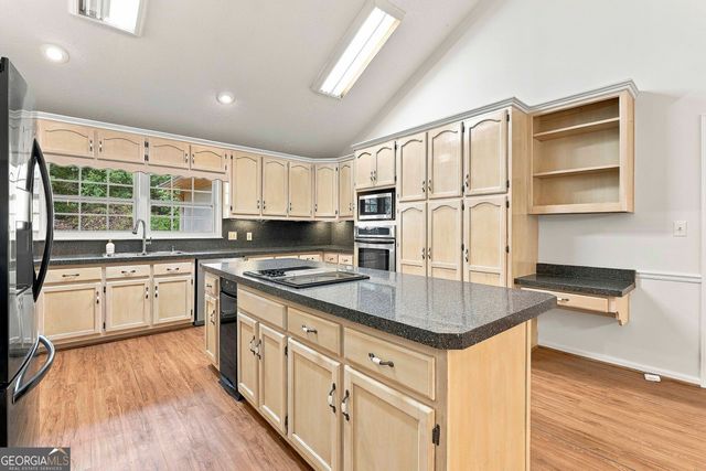 415 W McIntosh Road, Brooks, GA 30205