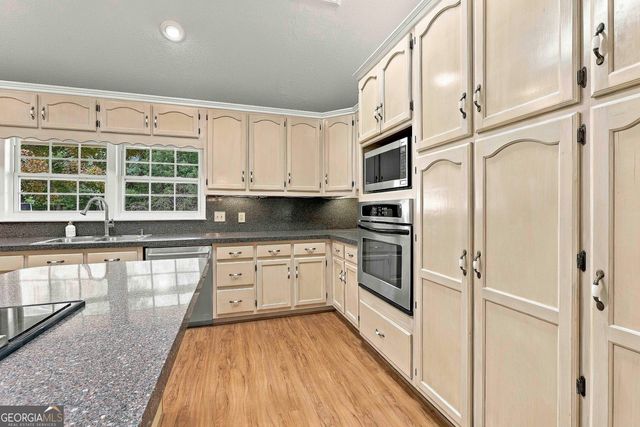 415 W McIntosh Road, Brooks, GA 30205
