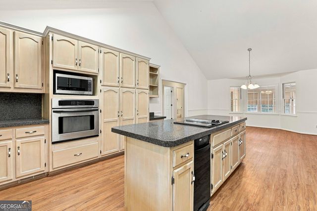 415 W McIntosh Road, Brooks, GA 30205