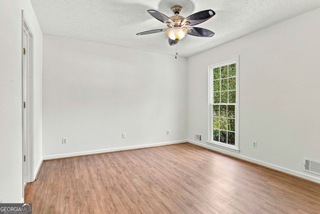 415 W McIntosh Road, Brooks, GA 30205