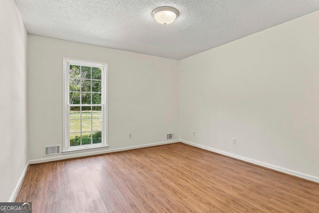 415 W McIntosh Road, Brooks, GA 30205
