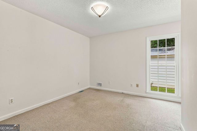 415 W McIntosh Road, Brooks, GA 30205