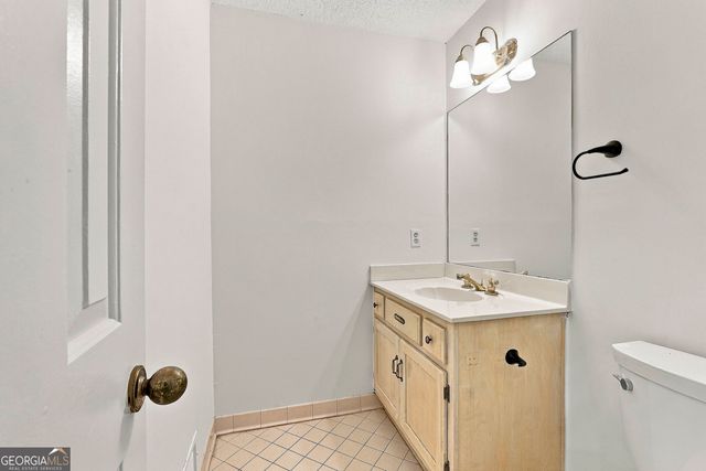 415 W McIntosh Road, Brooks, GA 30205