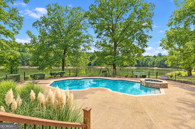 415 W McIntosh Road, Brooks, GA 30205