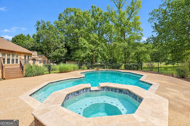 415 W McIntosh Road, Brooks, GA 30205