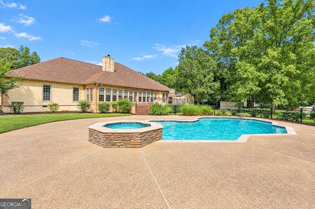 415 W McIntosh Road, Brooks, GA 30205
