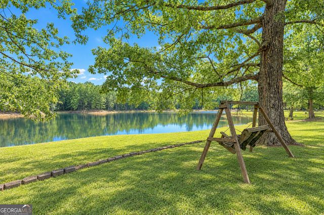 415 W McIntosh Road, Brooks, GA 30205