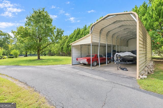 415 W McIntosh Road, Brooks, GA 30205