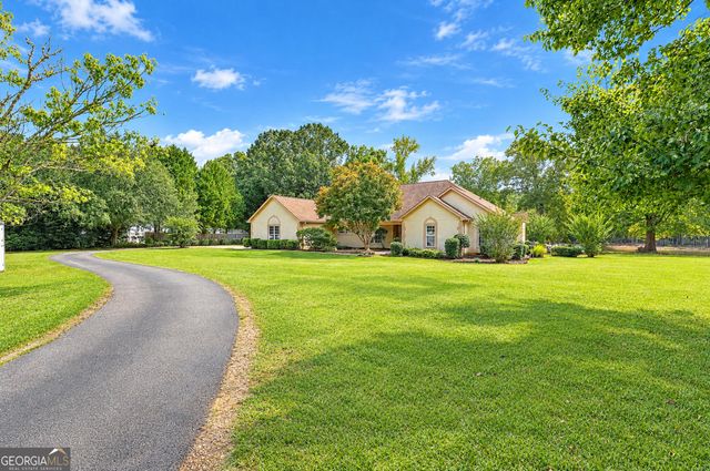 415 W McIntosh Road, Brooks, GA 30205