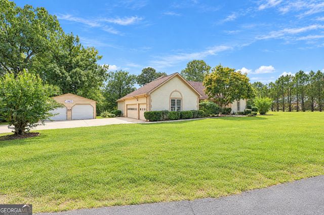 415 W McIntosh Road, Brooks, GA 30205
