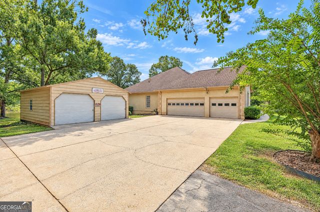415 W McIntosh Road, Brooks, GA 30205