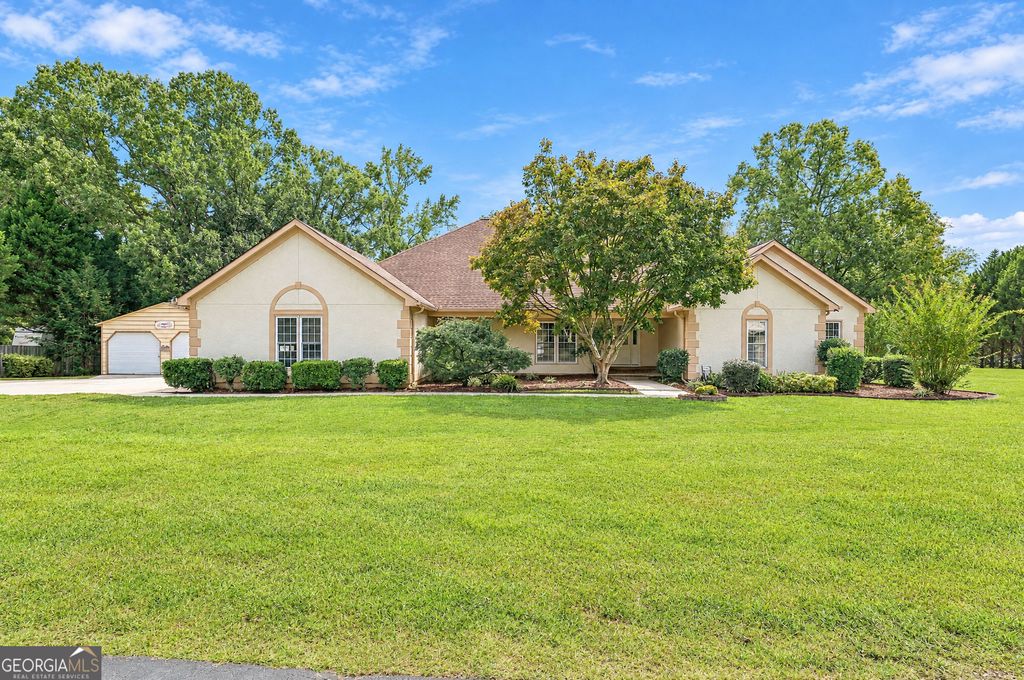 415 W McIntosh Road, Brooks, GA 30205