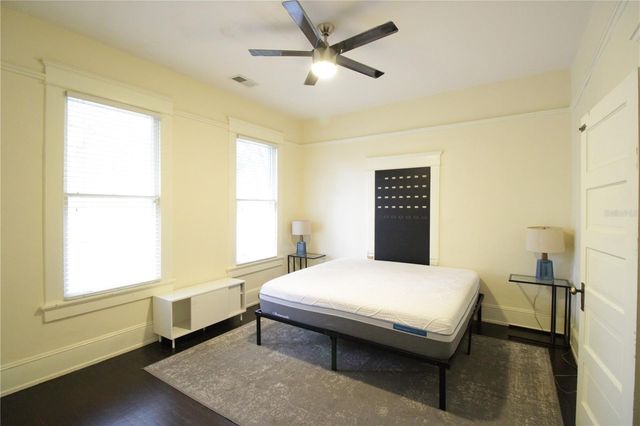 834 E UNIVERSITY AVENUE, Gainesville, FL 32601