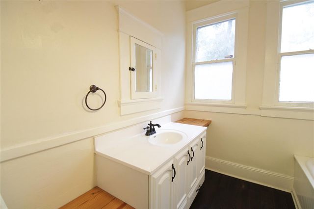 834 E UNIVERSITY AVENUE, Gainesville, FL 32601