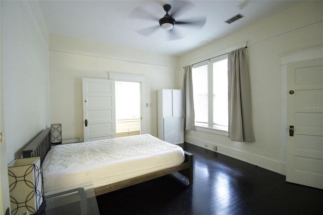 834 E UNIVERSITY AVENUE, Gainesville, FL 32601