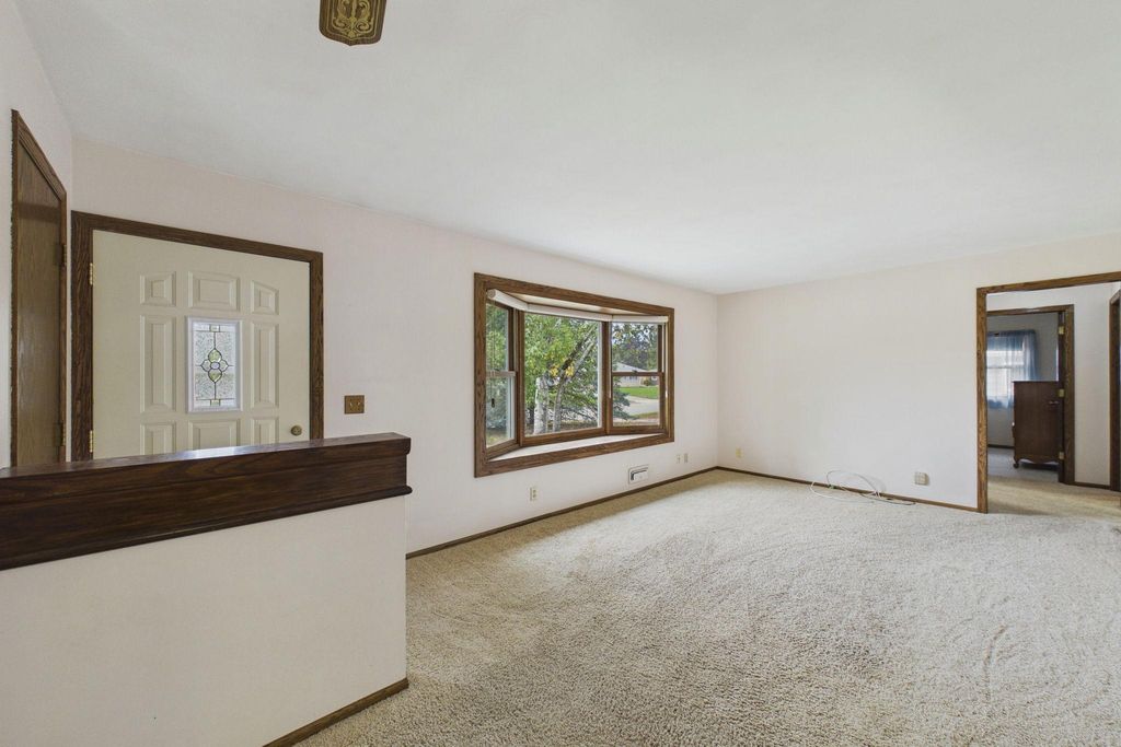 8831 Greenway Avenue S, Cottage Grove, MN 55016 — photo 5