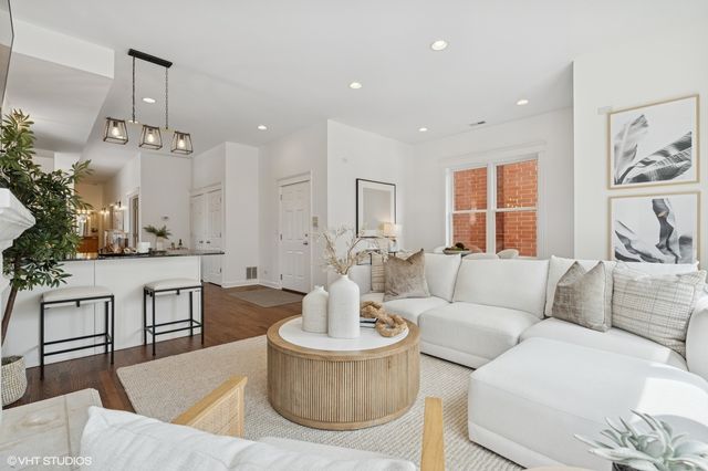 1136 W Fullerton Avenue 2, Chicago, IL 60614