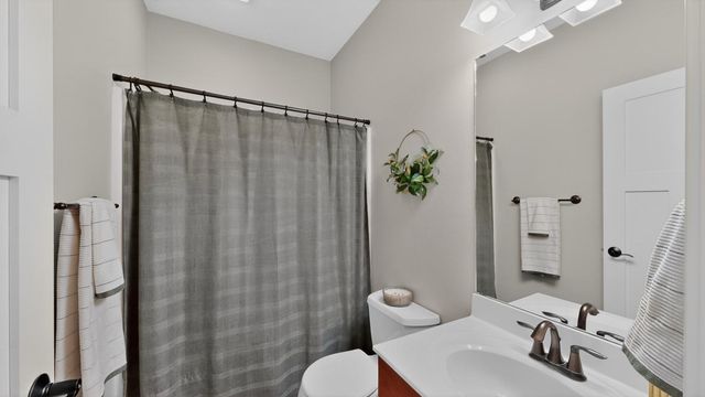 1442 30th Street NW, Austin, MN 55912
