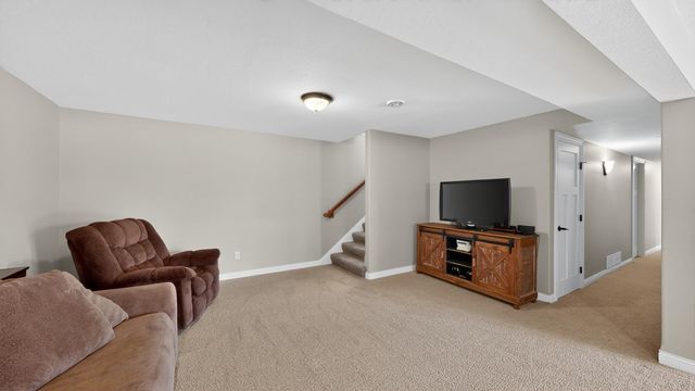 1442 30th Street NW, Austin, MN 55912