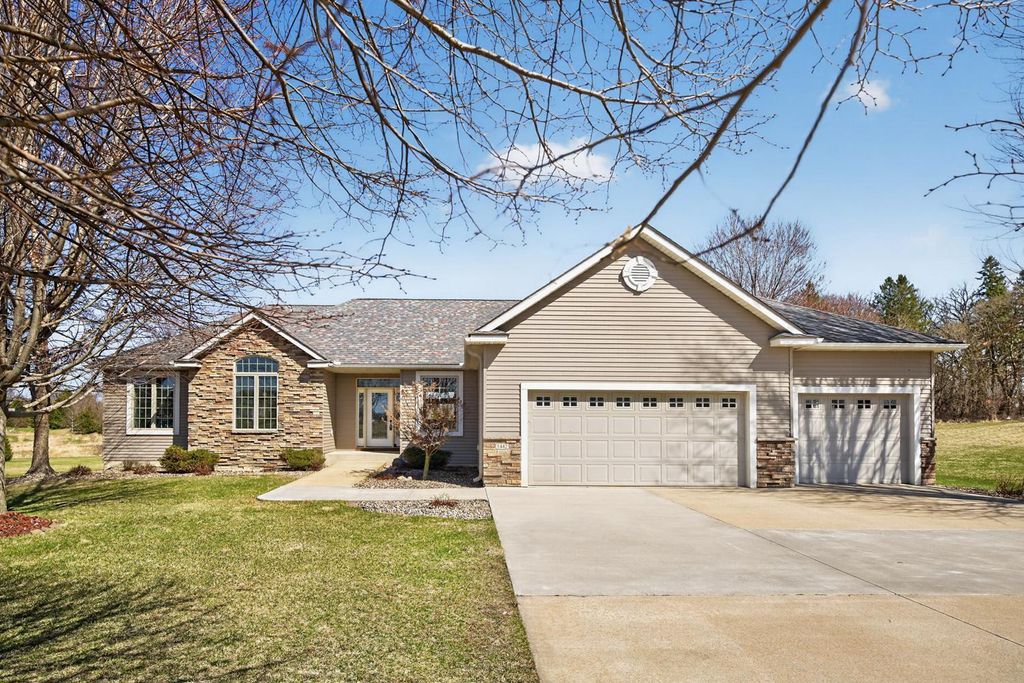 1442 30th Street NW, Austin, MN 55912
