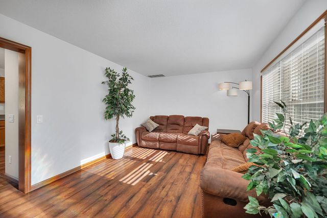 209 N Pine Street, Gardner, IL 60424